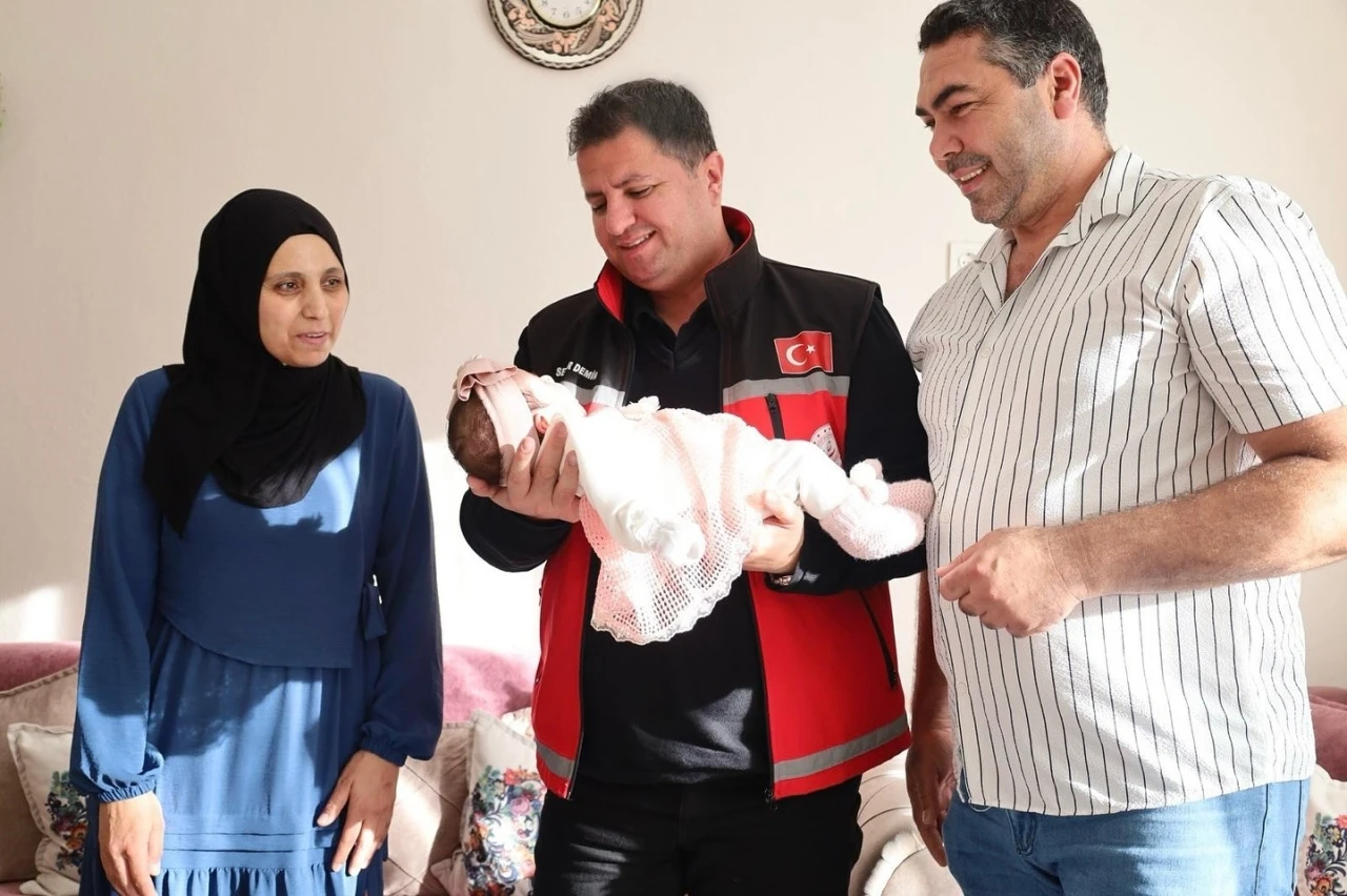 Sevin&ccedil; ailesi bir kız &ccedil;ocuğuna daha koruyucu aile oldu
