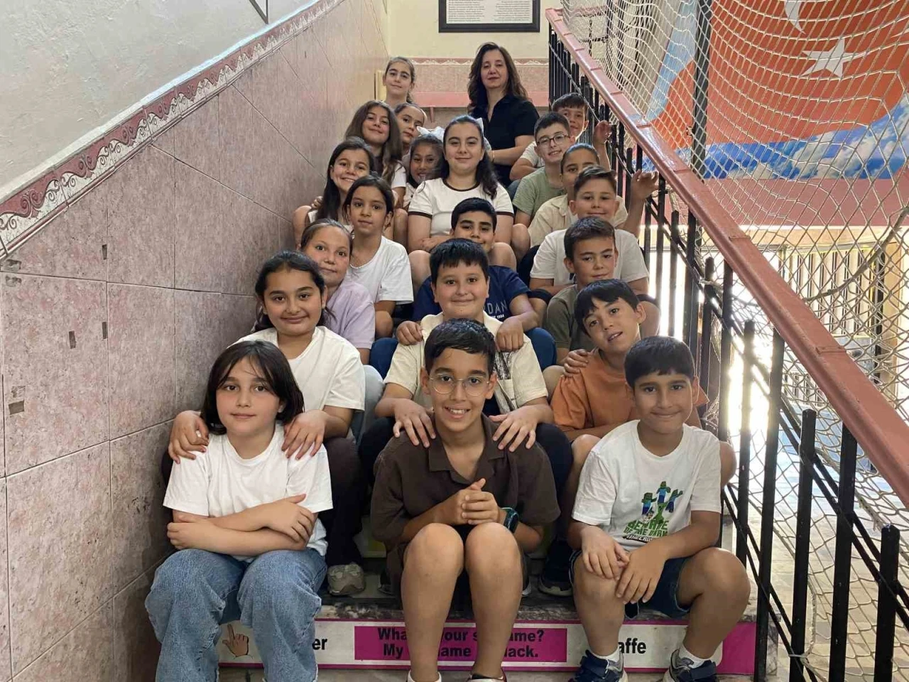 Sevin&ccedil;le h&uuml;zn&uuml; birlikte yaşadılar
