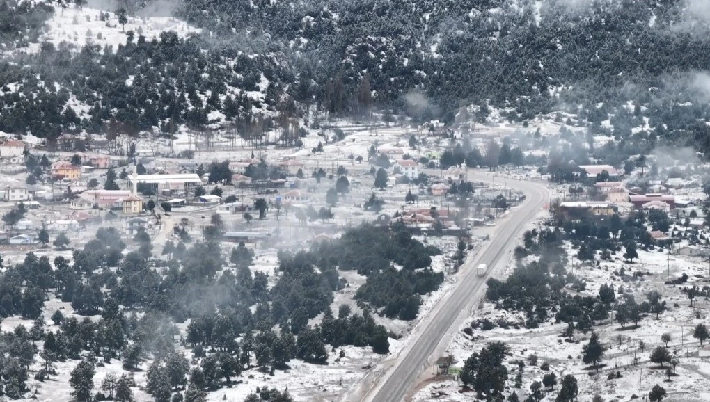Seydikemer yaylaları beyaza b&uuml;r&uuml;nd&uuml;
