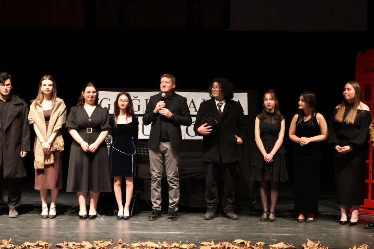 Şeyh Edebali Kongre Merkezi&rsquo;nde şiir gecesi d&uuml;zenlendi
