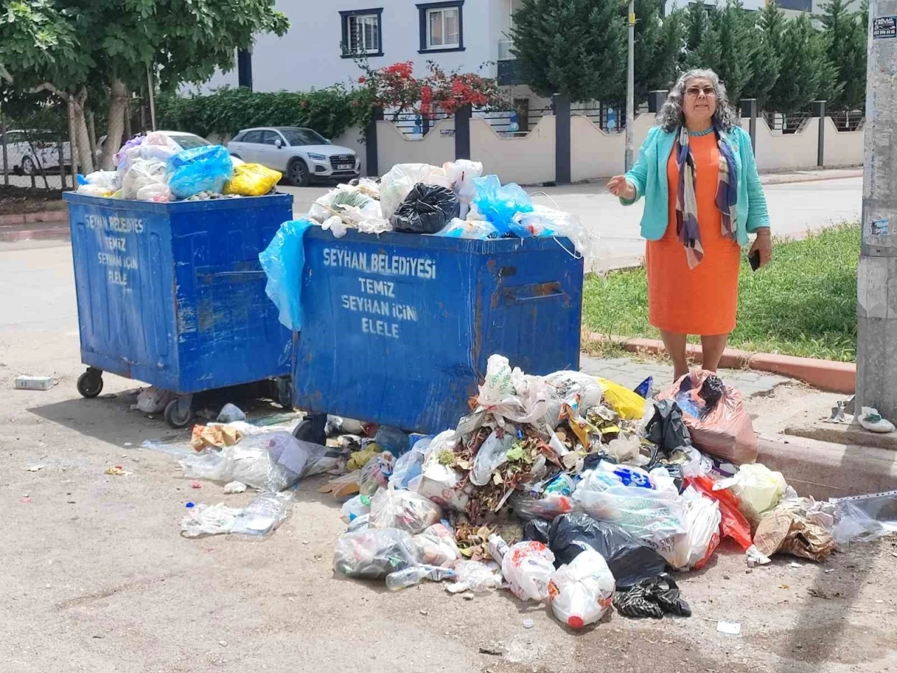 Seyhan Belediyesi çöpleri toplamadı, mahalleli isyan etti
