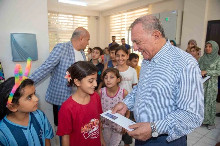 Seyhanlı ihtiya&ccedil; sahibi &ouml;ğrencilere &lsquo;Eğitim Destek Kartı&rsquo;
