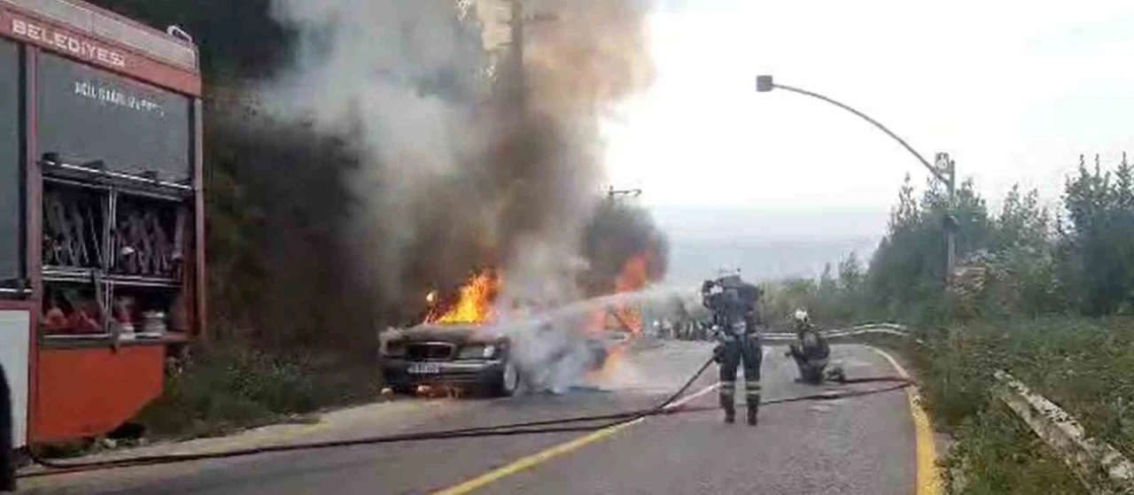Seyir halindeki otomobil alevlere teslim oldu
