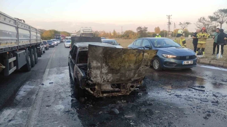 Seyir halindeki otomobil alevlere teslim oldu