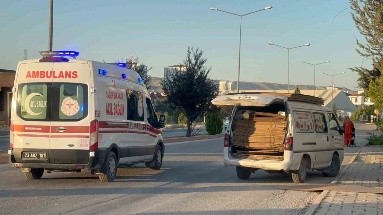 Seyir halindeki panelvandan düşen çocuk ağır yaralandı
