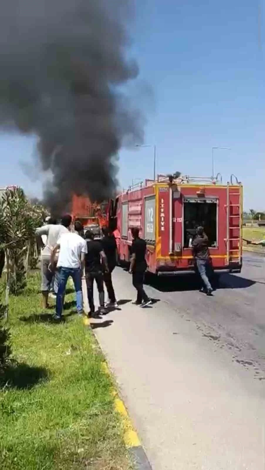 Seyir halindeki pikap alevlere teslim oldu
