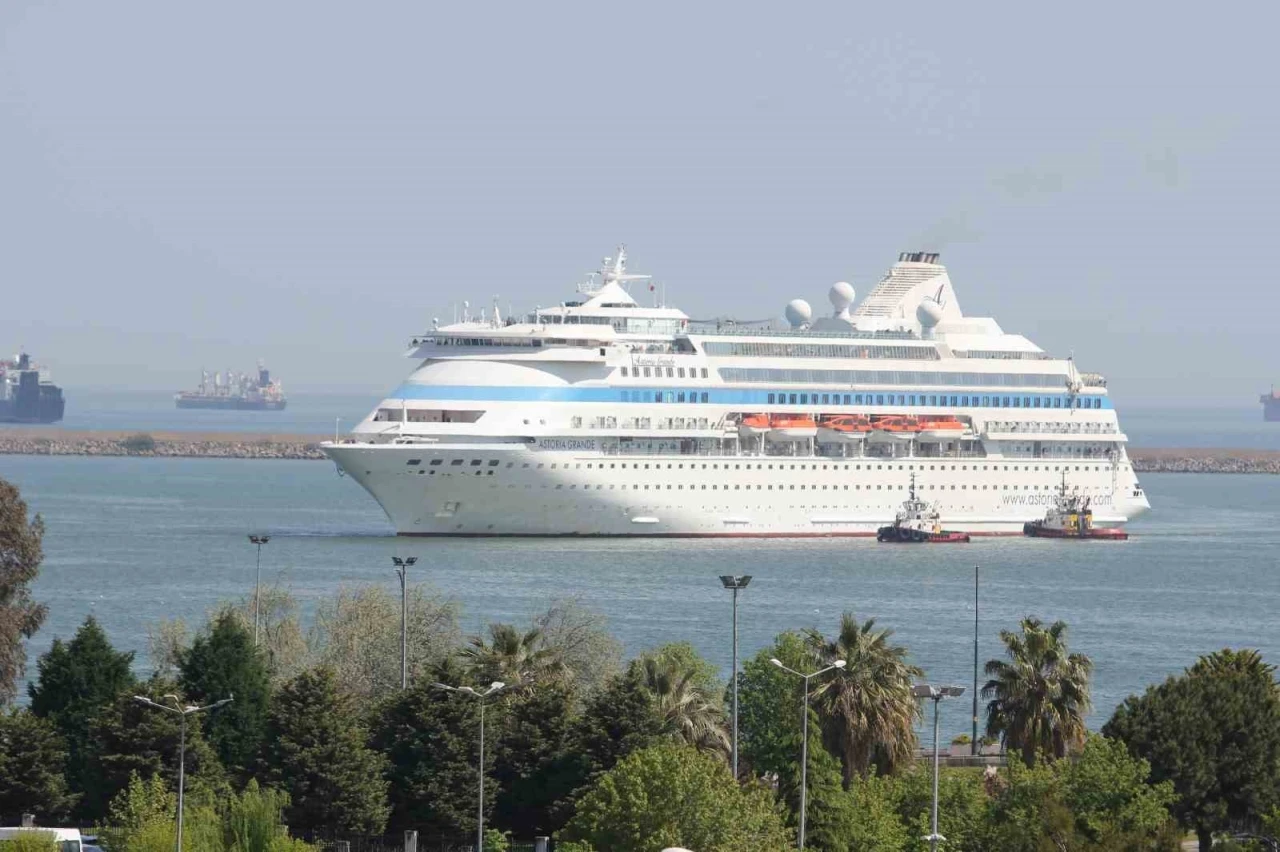 Sezonun ilk kruvaziyeri Samsun’da
