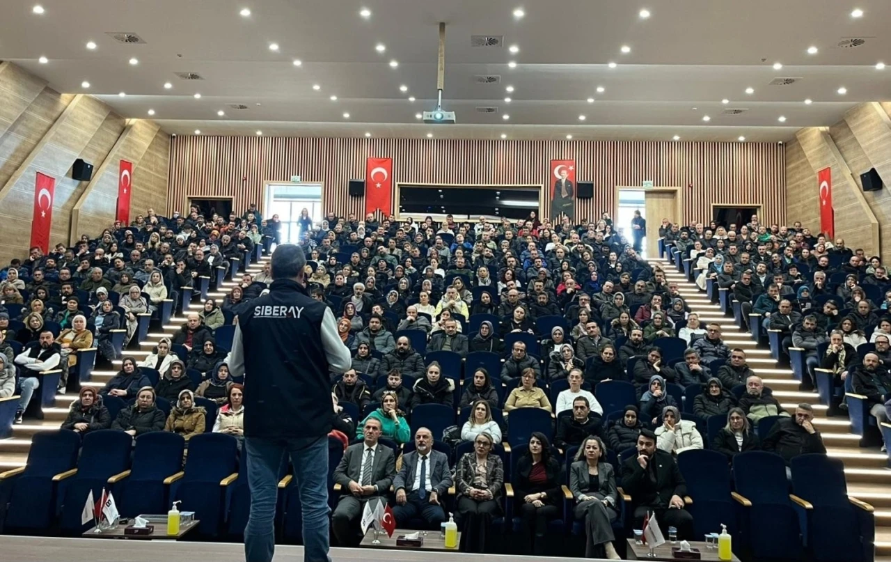Siber su&ccedil;larla ilgili 450 kişiye eğitim verildi
