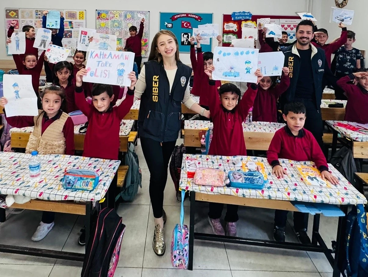SİBERAY ekibinden öğrencilere &quot;Güvenli İnternet&quot; eğitimi
