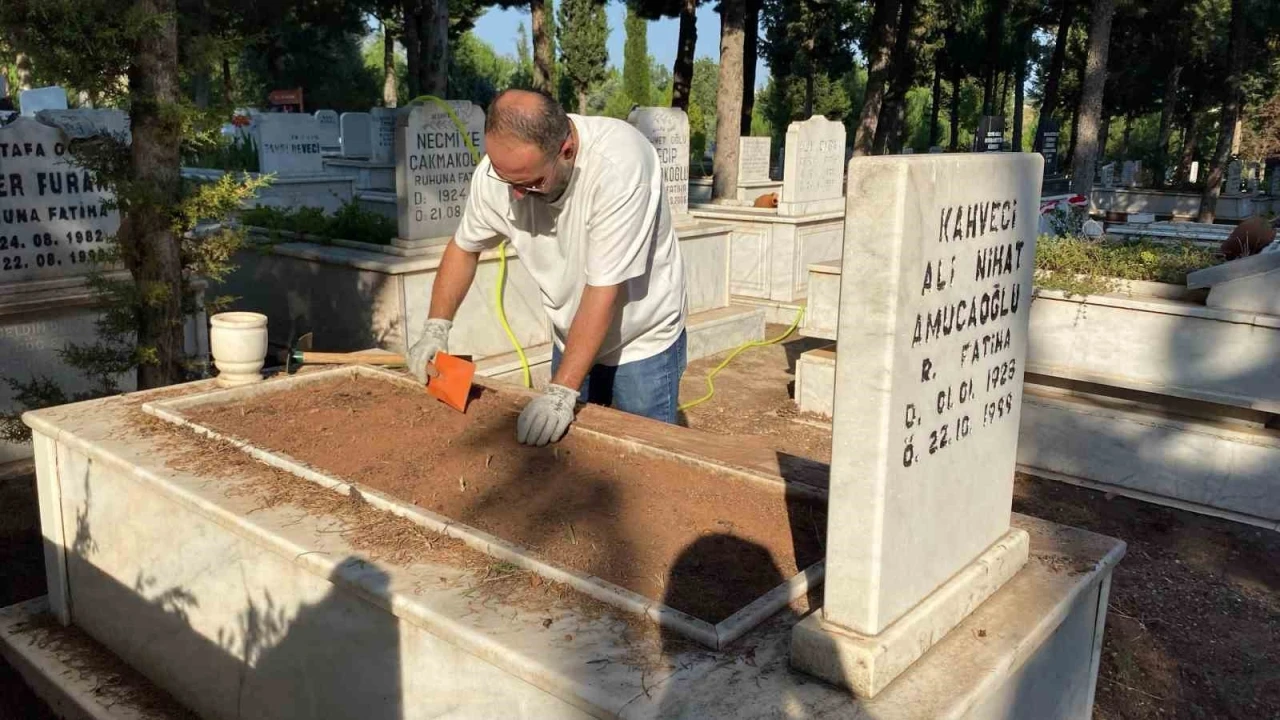Sıcak hava, kabir ziyaretlerini de etkiledi
