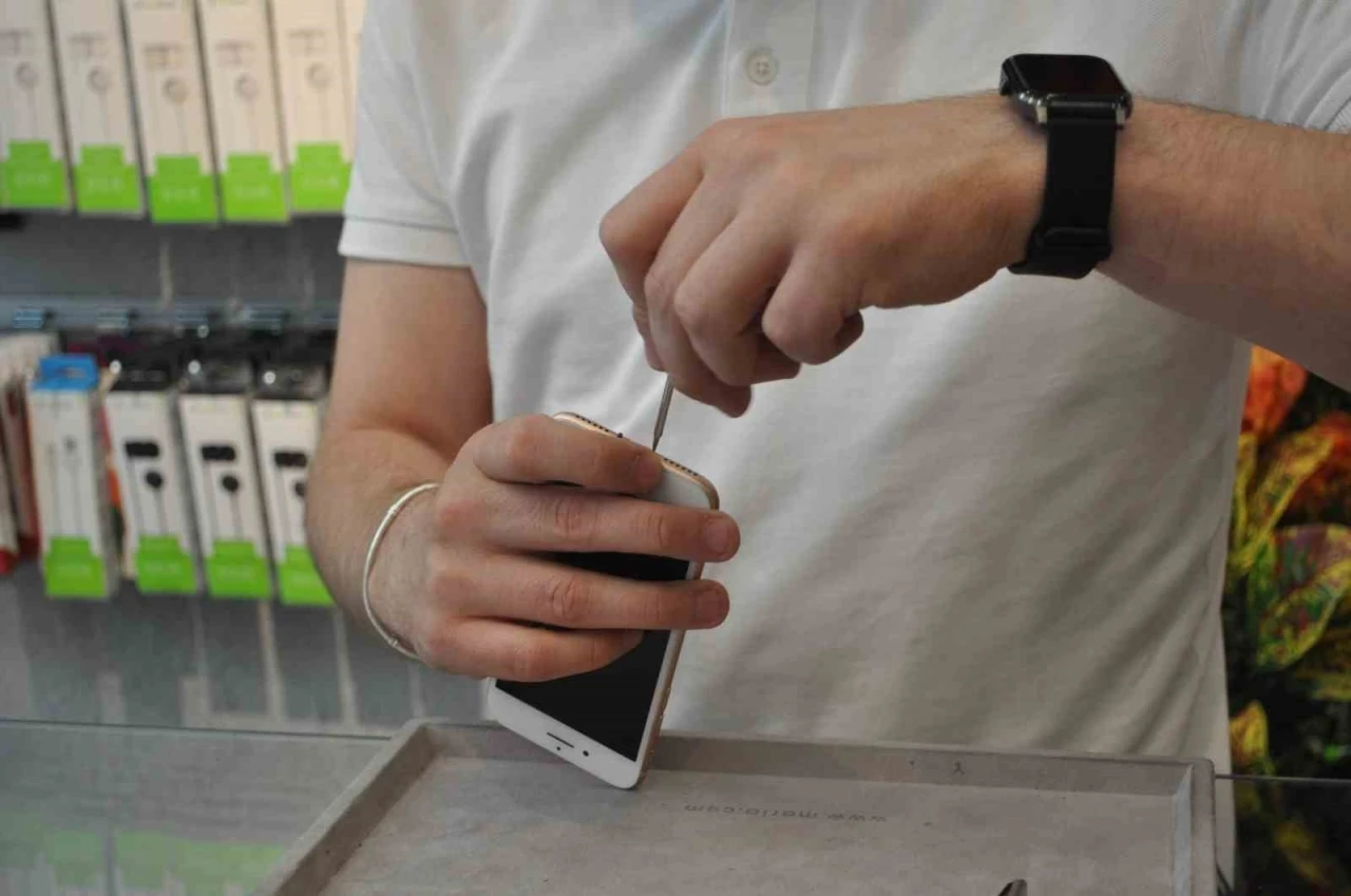 Sıcaklarda cep telefonunuzu uzun süre şarjda bırakmayın
