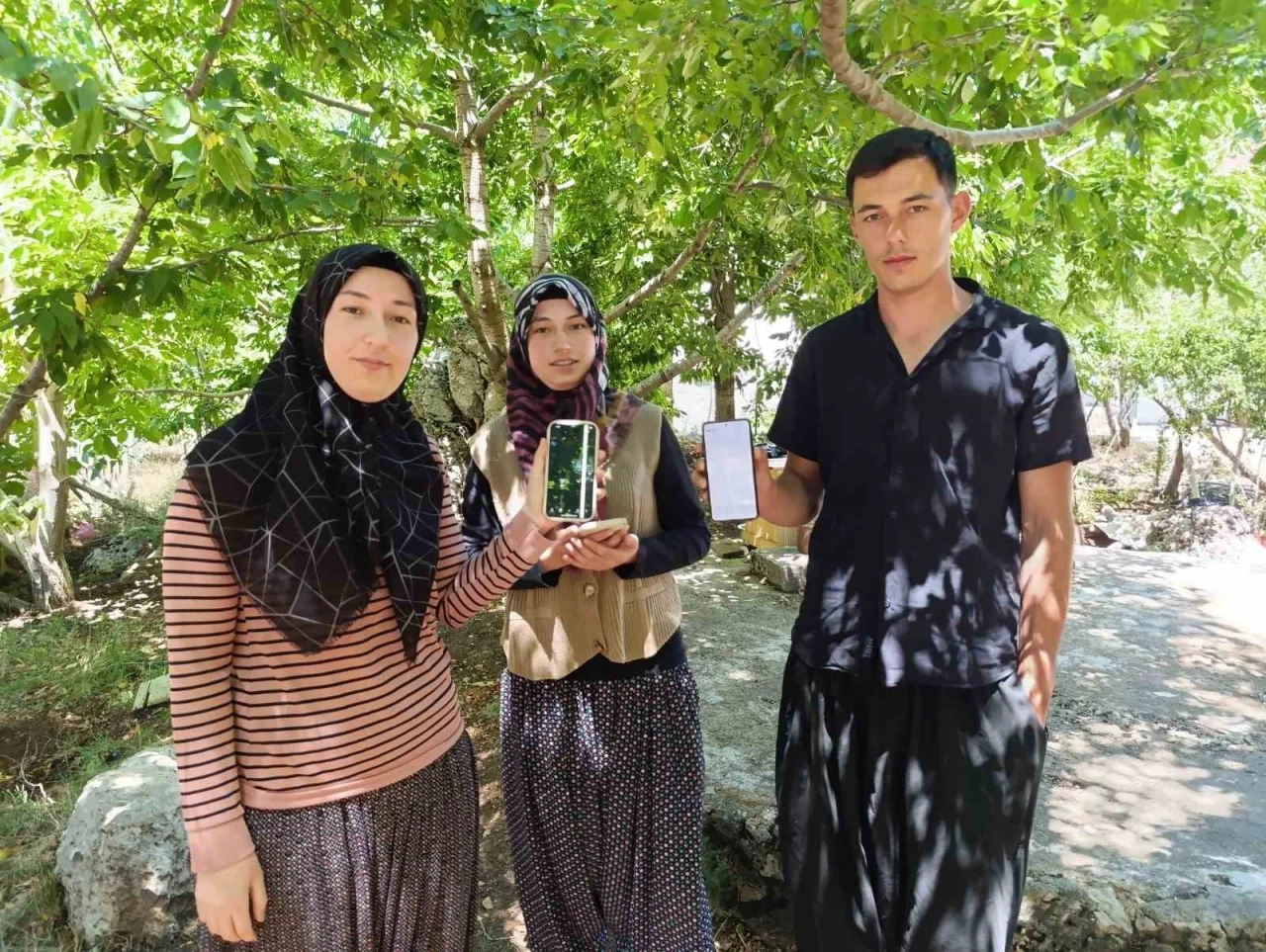 Sıcaktan kaçıp yaylaya çıkanlar dünya ile irtibatları kesildiği için kafalarını dinliyor
