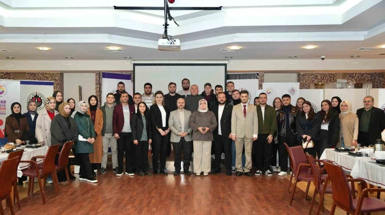 Sigortacılık öğrencileri sektör temsilcileriyle bir araya geldi
