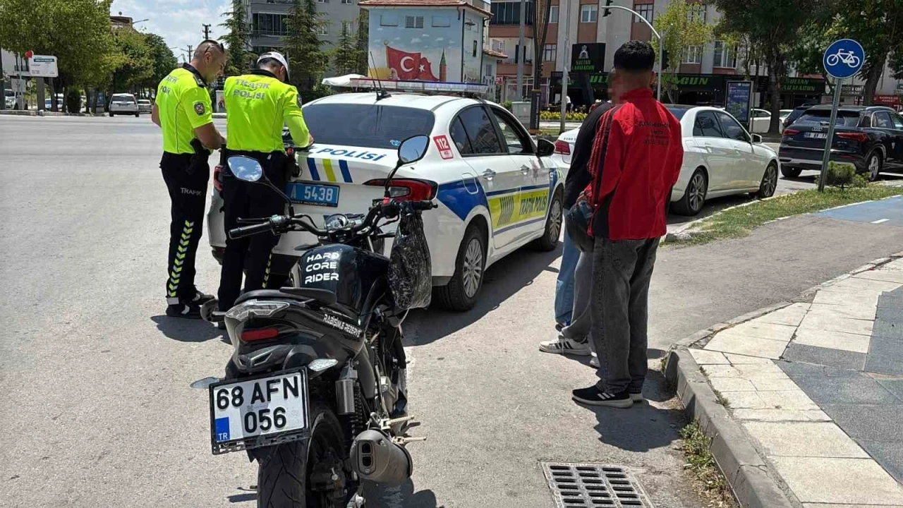 Sigortasız motosiklete trafikten men, s&uuml;r&uuml;c&uuml;ye 85 bin lira ceza

