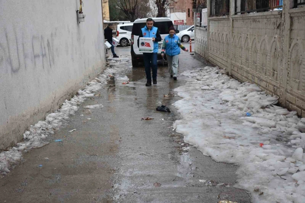 Siirt Belediyesi&rsquo;nden &ccedil;&ouml;lyak ve fenilkeon&uuml;ri hastalarına gıda desteği
