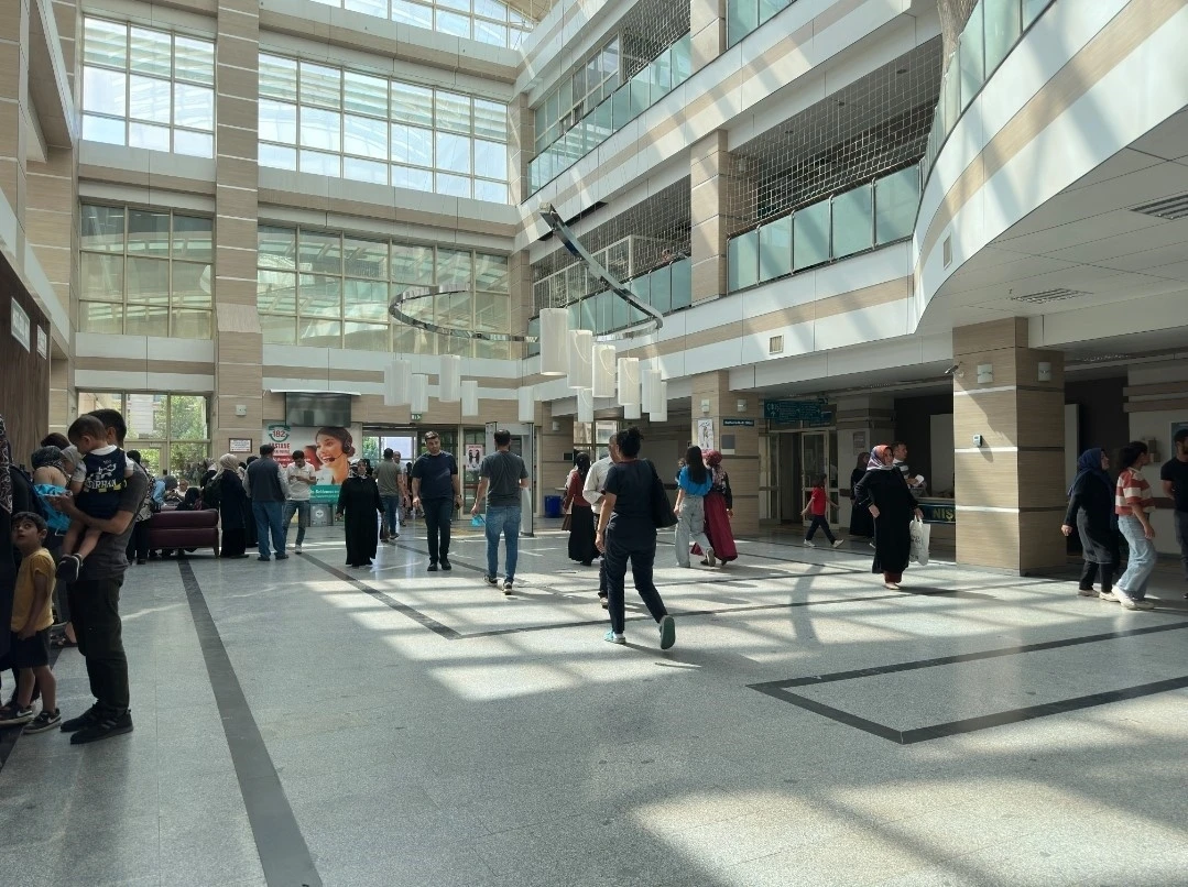 Siirt Eğitim ve Araştırma Hastanesi Başhekimi Kaynak: &quot;Kalp krizi vakaların artık 20-30 gibi yaşlara indiğini görmekteyiz&quot;
