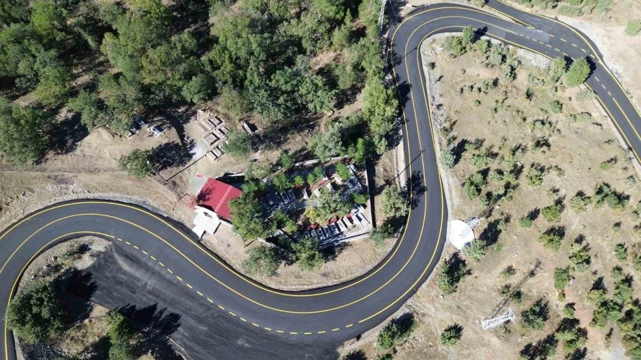 Siirt’te 23 bin 400 metrelik yolun çalışmaları tamamlandı
