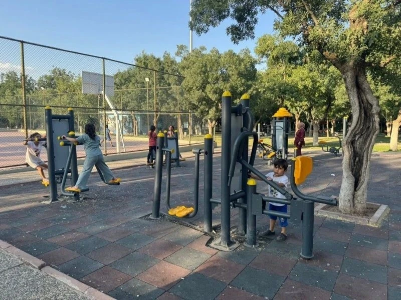 Siirt’te 7 yaşındaki çocuk, parmağını parktaki spor aletine sıkıştırdı
