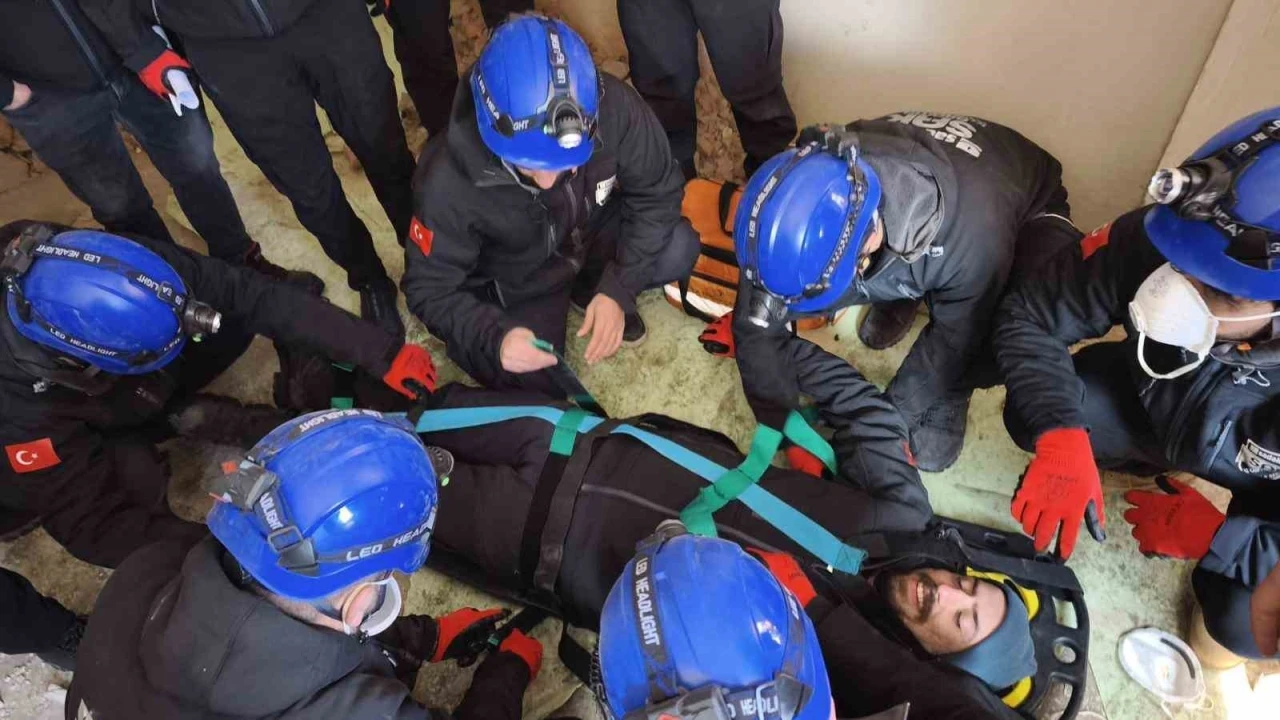 Siirt&rsquo;te afetlere hazırlık i&ccedil;in teorik ve saha akreditasyon eğitimi
