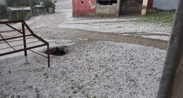 Siirt’te ceviz büyüklüğünde dolu yağdı
