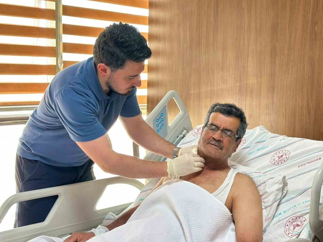 Siirt&rsquo;te fel&ccedil; riski taşıyan hasta başarılı şah damarı ameliyatıyla sağlığına kavuştu
