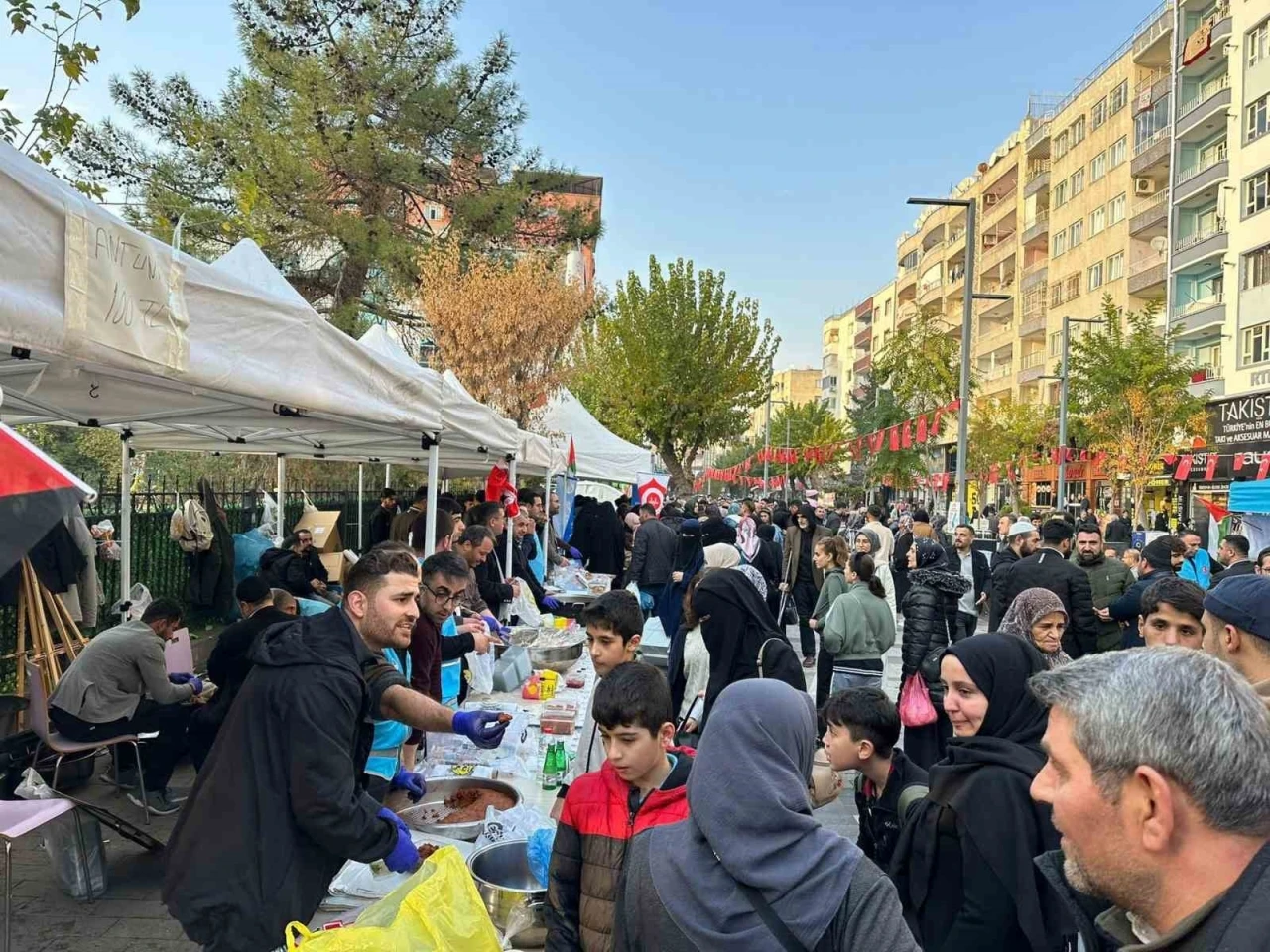 Siirt’te Gazze için iki günde 2 milyon 758 bin TL yardım toplandı
