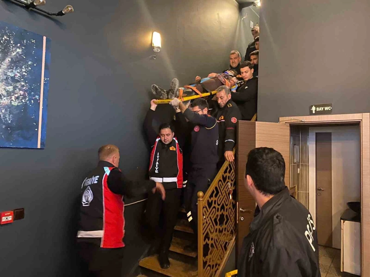 Siirt&rsquo;te havalandırma boşluğuna d&uuml;şen kadın yaralandı
