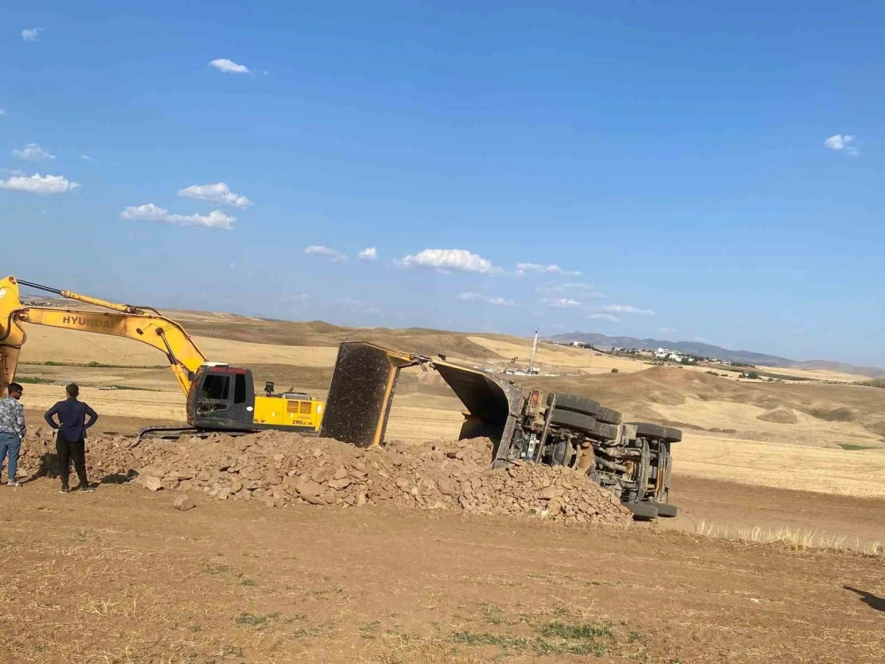 Siirt’te kamyon devrildi: 1 yaralı
