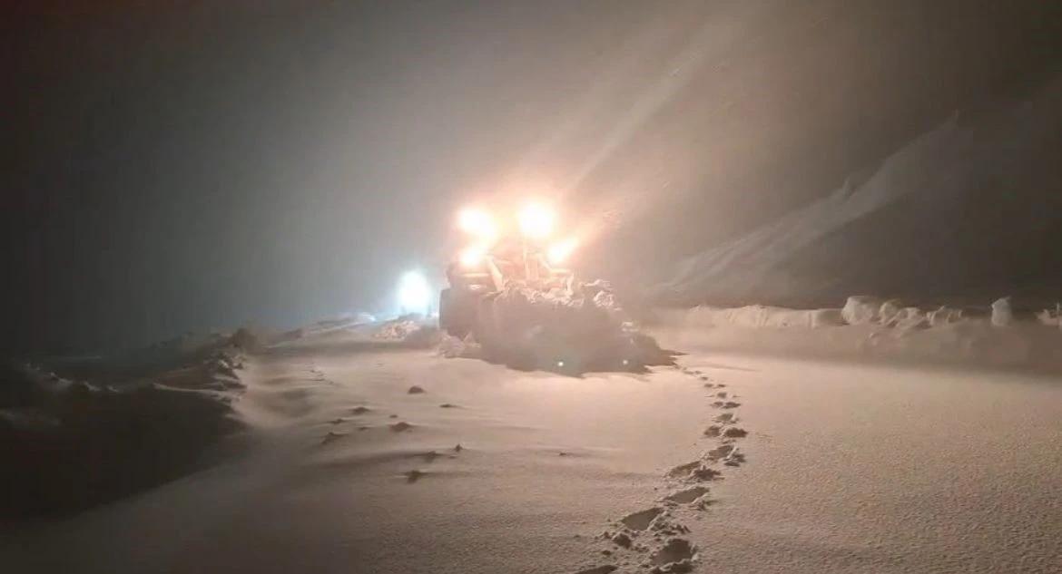 Siirt&rsquo;te karla m&uuml;cadele seferberliği: 97 ara&ccedil; ve 202 personel sahada
