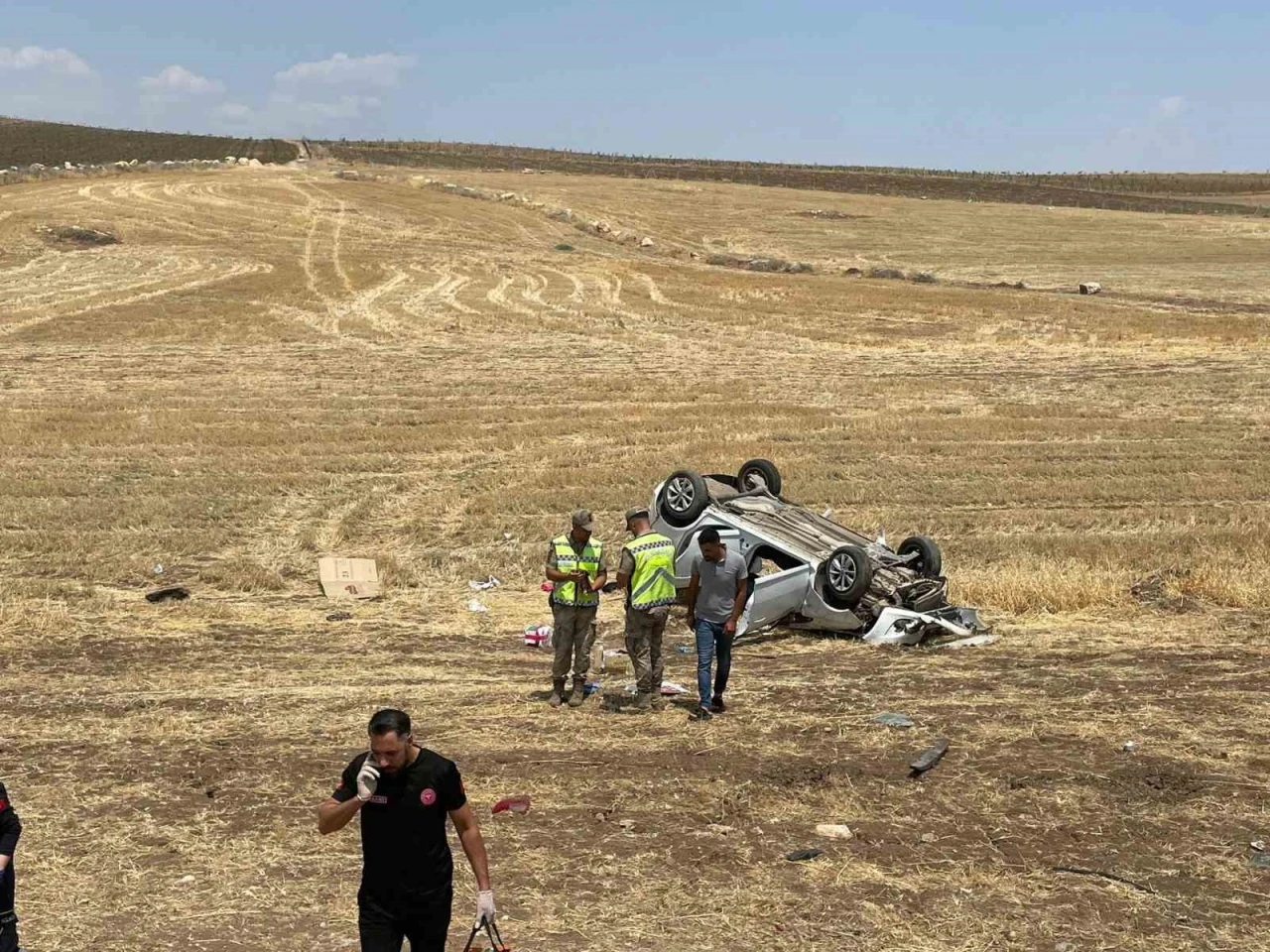 Siirt’te kontrolden çıkan otomobil tarlaya yuvarlandı: 1 yaralı
