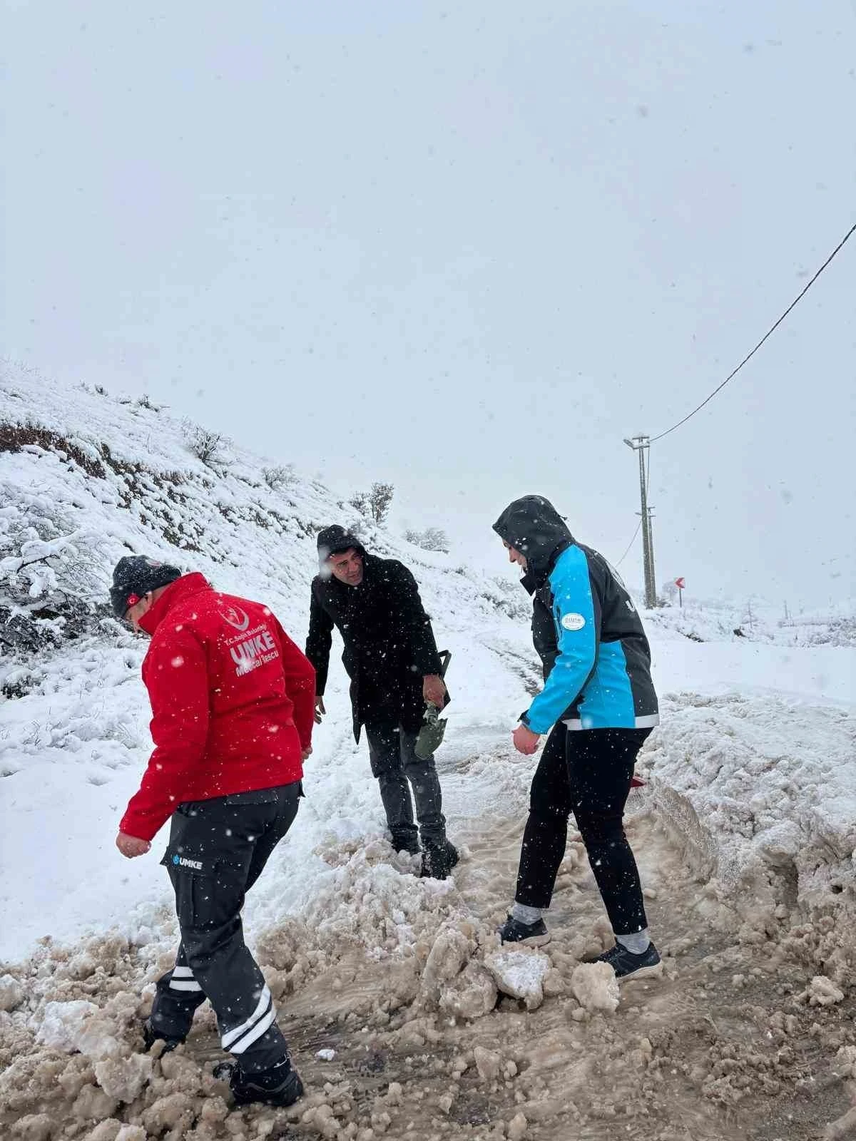 Siirt&rsquo;te mahsur kalan diyaliz hastası kurtarıldı
