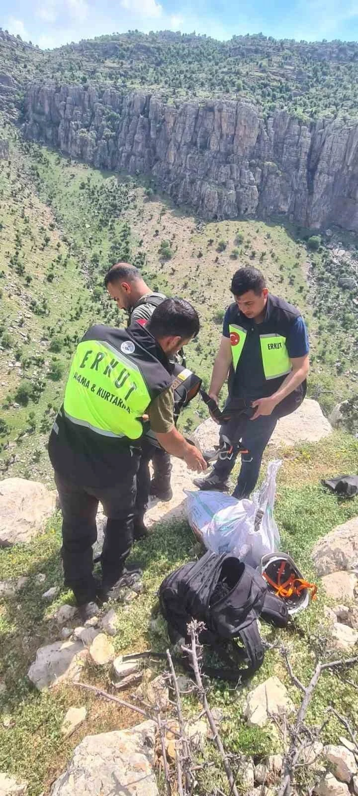 Siirt&rsquo;te mahsur kalan ke&ccedil;i i&ccedil;in seferber oldular: ERKUT ekipleri 8 g&uuml;nl&uuml;k esareti bitirdi

