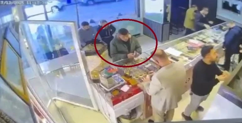 Siirt&rsquo;te &ouml;ld&uuml;r&uuml;len kadının &ccedil;alınan altınlarının kuyumcuda bozulduğu anlar kameraya yansıdı
