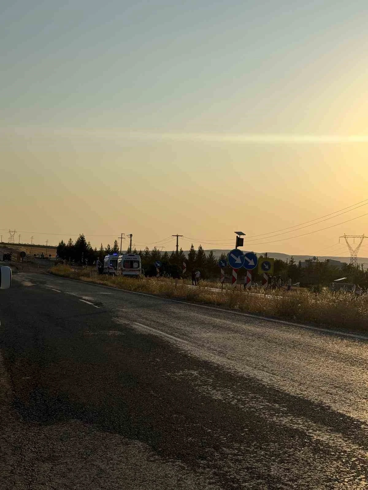 Siirt’te otomobil şarampole devrildi: 4 yaralı

