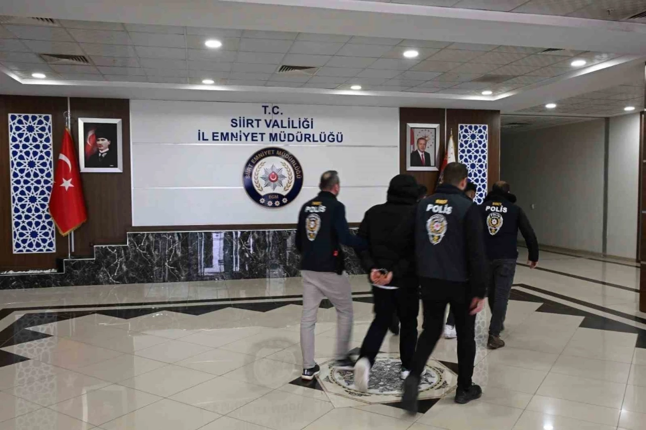 Siirt&rsquo;te &lsquo;sahte ara&ccedil; satım&rsquo; ilanıyla 4 kişiyi dolandıran 2 kişi tutuklandı
