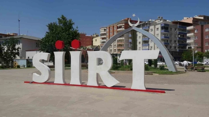 Siirt’te sıcak hava bunalttı, park ve bahçeler boş kaldı