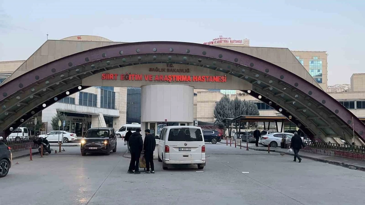 Siirt&rsquo;te tahlil sonu&ccedil;larını değiştirdiği iddiasıyla 8&rsquo;i sağlık &ccedil;alışanı 30 kişi g&ouml;zaltına alındı
