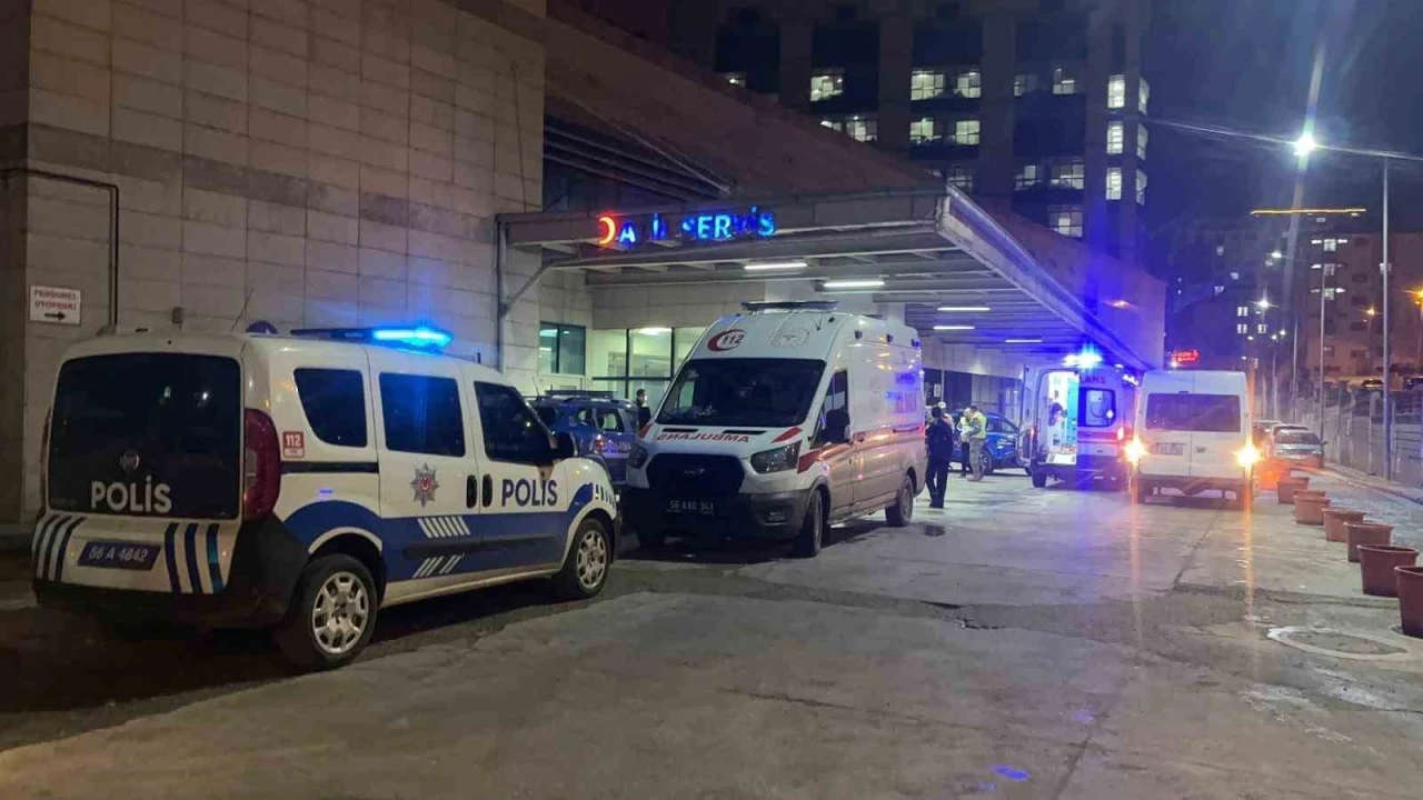 Siirt&rsquo;te taşlı sopalı kavga: 15 yaralı, 10 g&ouml;zaltı
