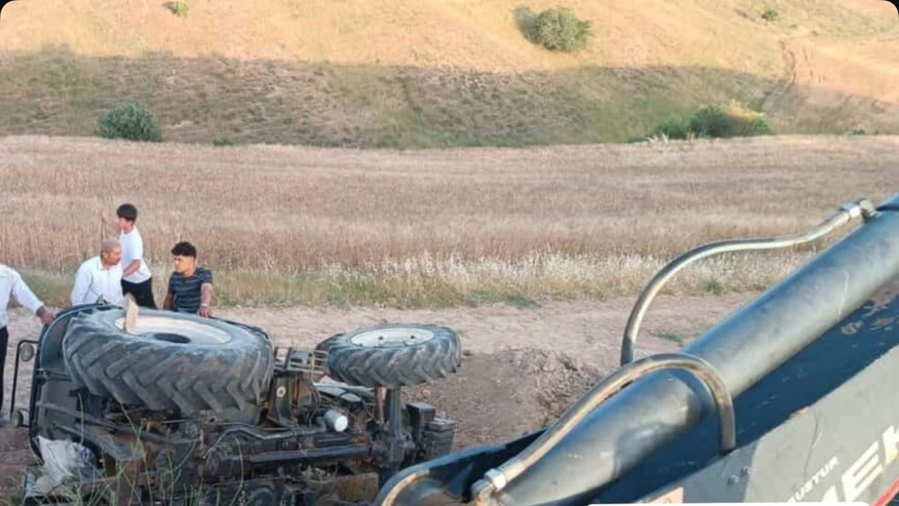Siirt’te traktör devrildi: 2 yaralı
