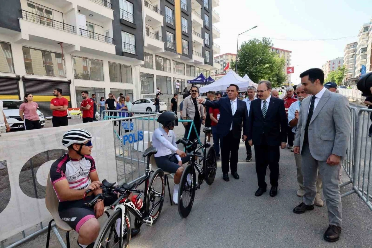 Siirt&rsquo;te T&uuml;rkiye Yol Bisikleti Şampiyonası heyecanı başladı
