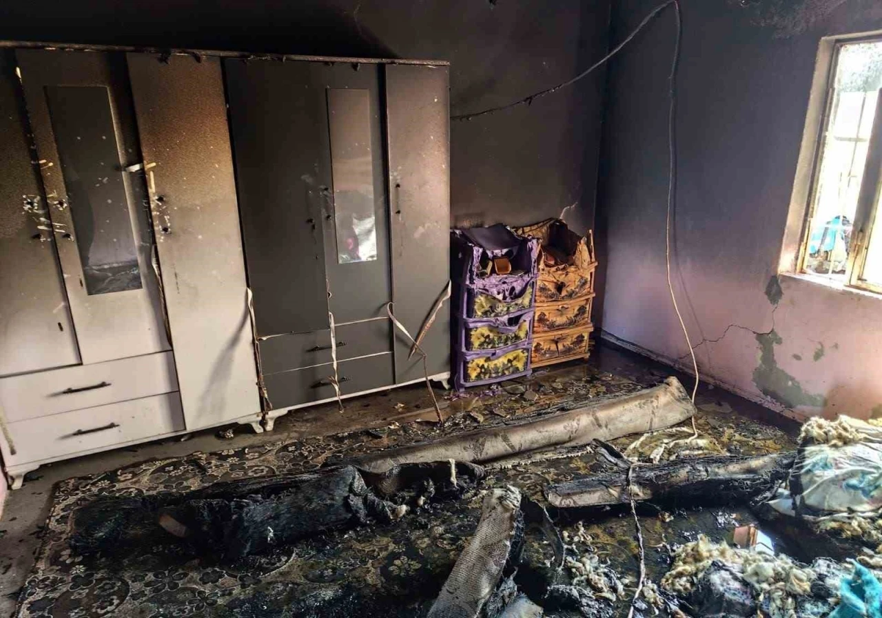 Siirt’te yanan ev küle döndü
