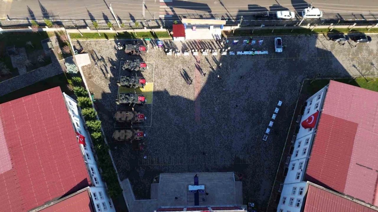 Siirt&rsquo;te yerli ve milli savunma sanayi &uuml;r&uuml;nleri sergilendi
