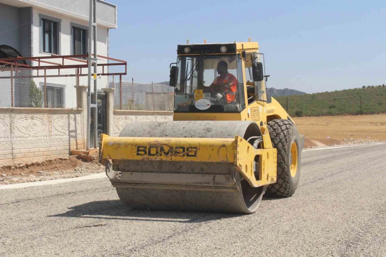 Siirt Valisi Kızılkaya mahalle toplantılarında vatandaşlarla bir araya geliyor
