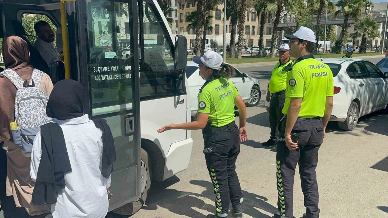 Şikayetini dile getiren sürücü ile trafik polisleri arasında gerginlik
