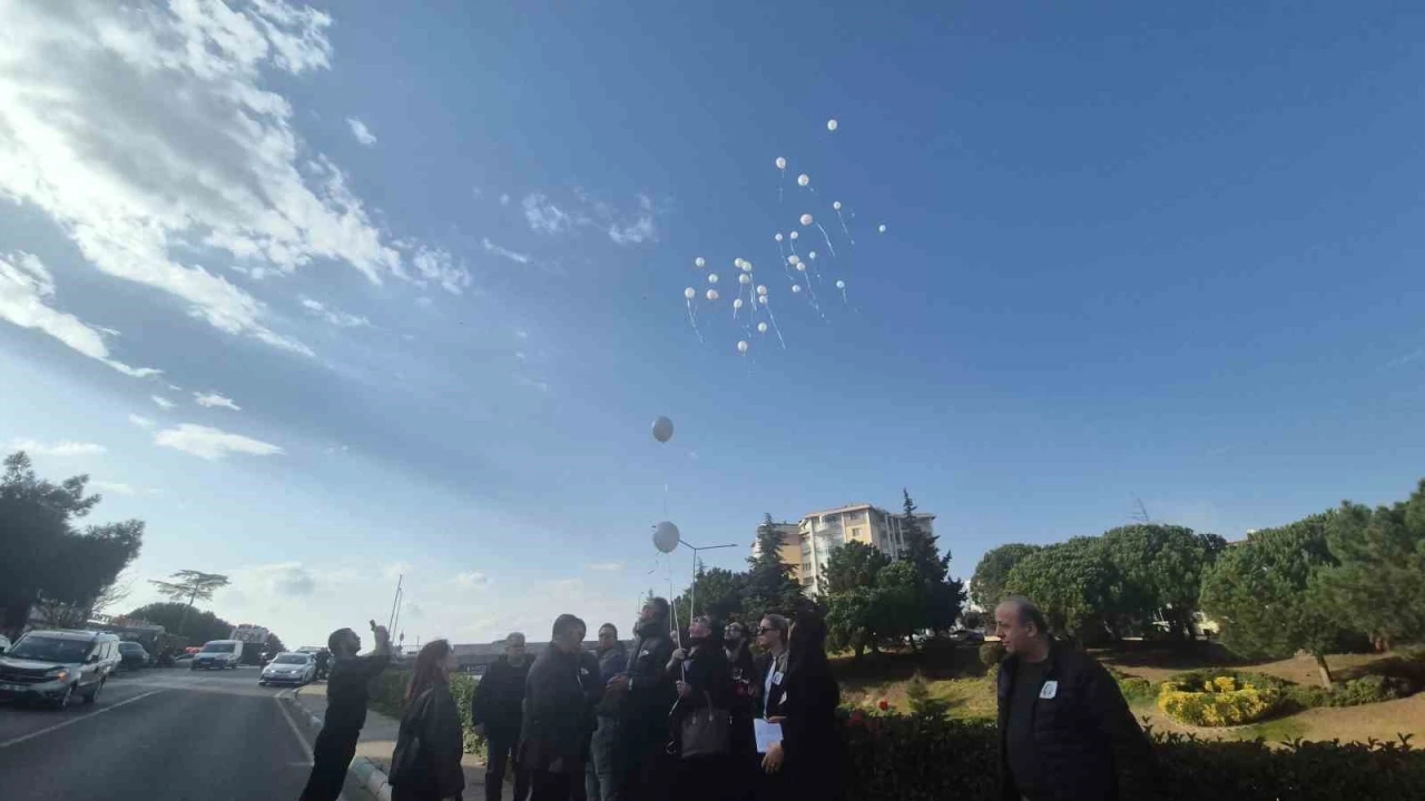 Sıla&rsquo;nın hayatını kaybettiği yolda &ccedil;elenkler dizildi, beyaz balonlar g&ouml;ky&uuml;z&uuml;ne bırakıldı
