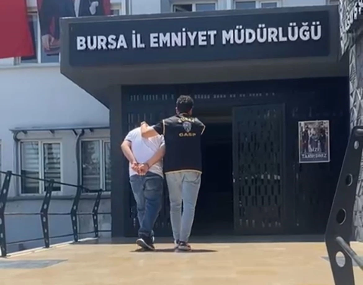 Silah sıkıp story attı, sonu karakolda bitti
