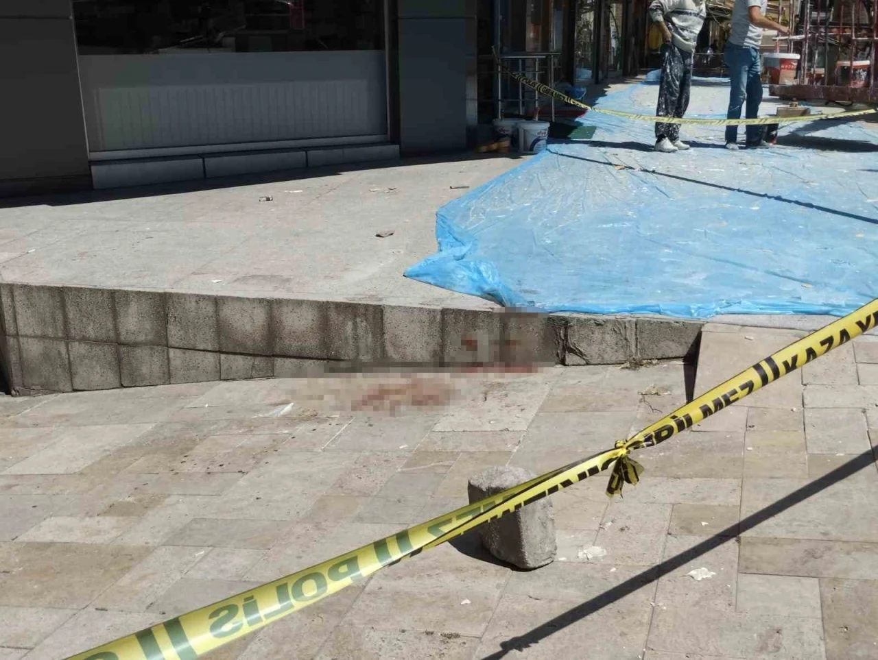 Emekli Polis Silahla Vurduğu Yaralıya Tekme attı
