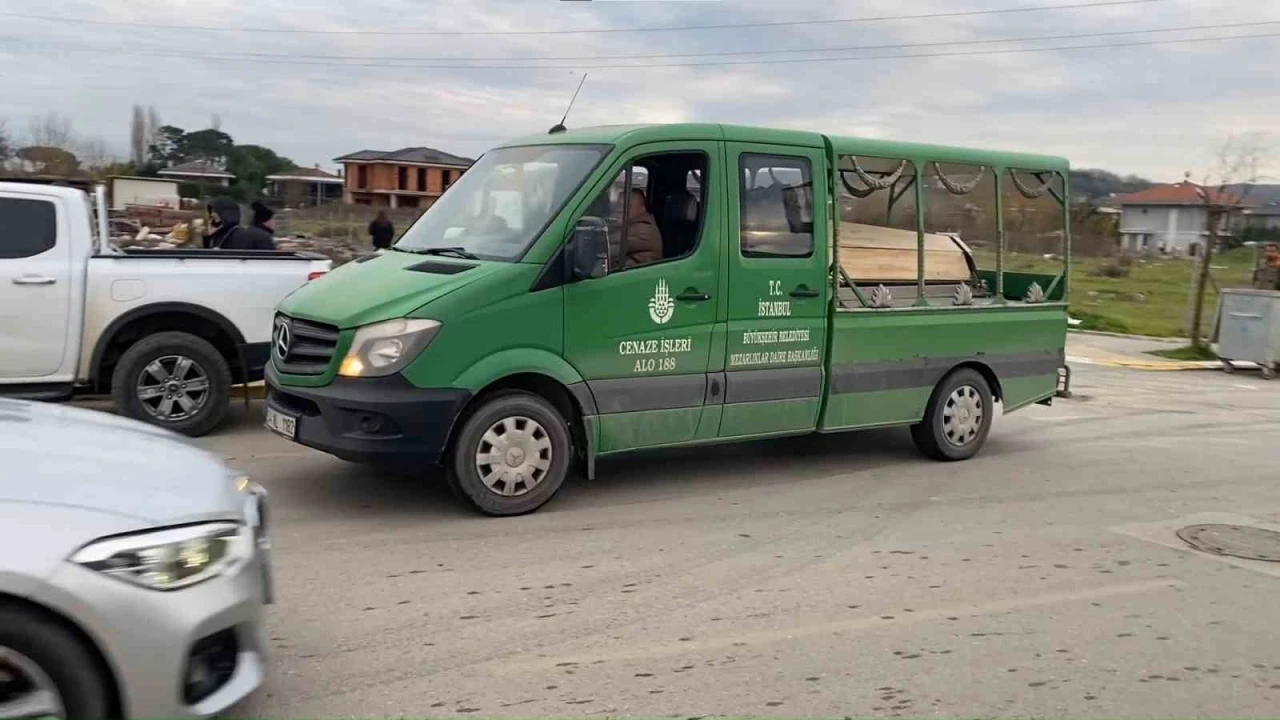 Şile&rsquo;de şantiye kul&uuml;besinde yangın: Yaşlı adam hayatını kaybetti
