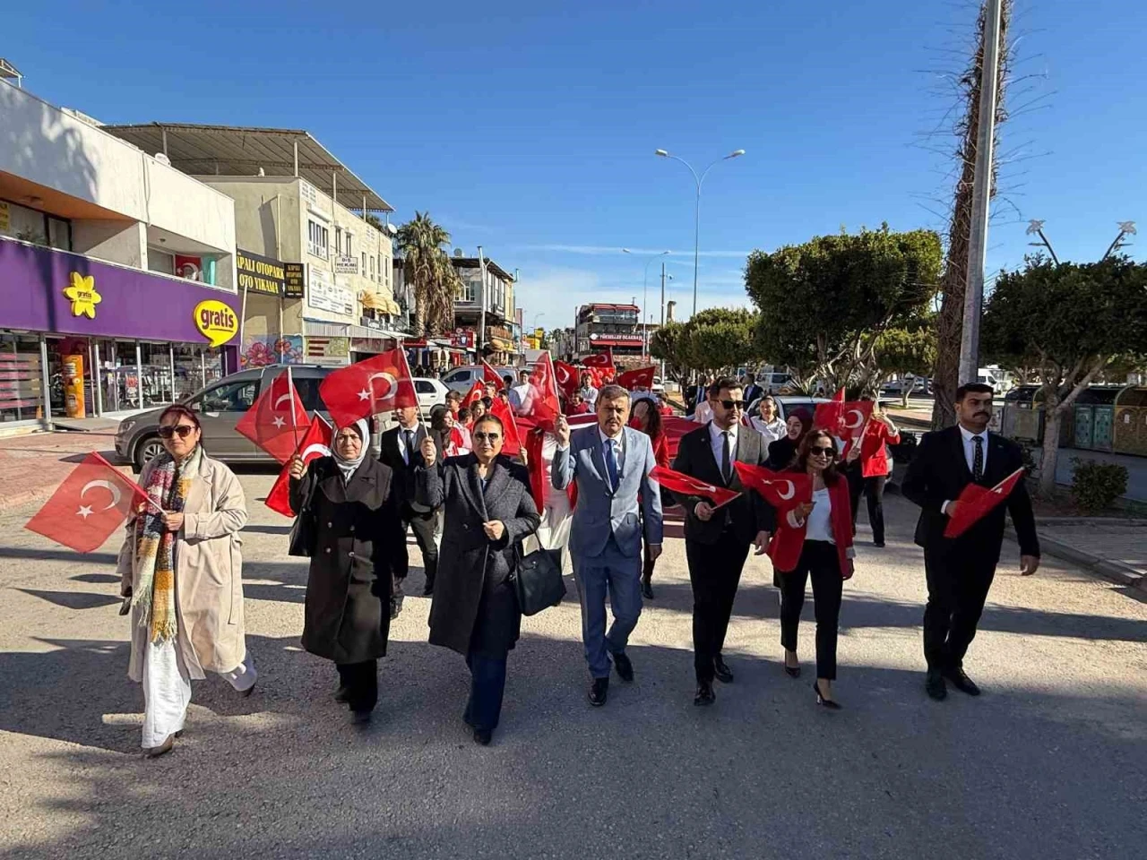 Silifke&rsquo;de bayrak y&uuml;r&uuml;y&uuml;ş&uuml;
