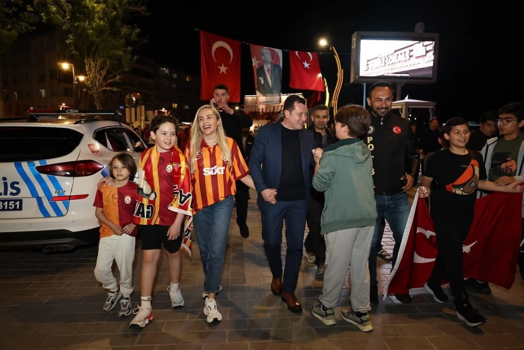 Silivri Belediye Başkanı Bora Balcıoğlu şampiyonluk kutlamalarına katıldı
